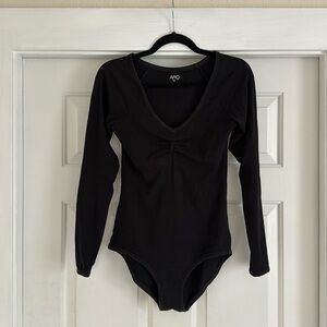 ARQ PALOMA LEO IN BLACK